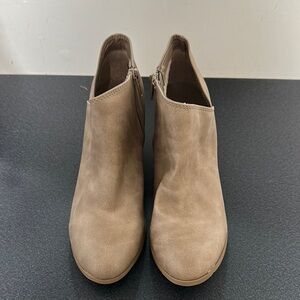 Elegant Tan Ankle Boots